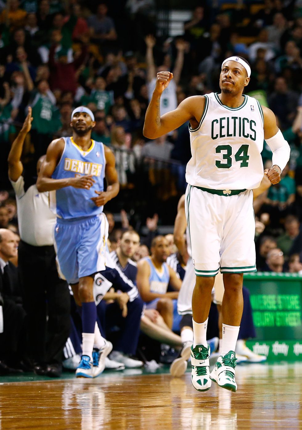 Pierce logra triple-doble y los Celtics amplían su racha triunfal