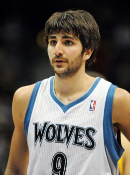 Los fallos de Ricky Rubio propician la victoria de los Suns