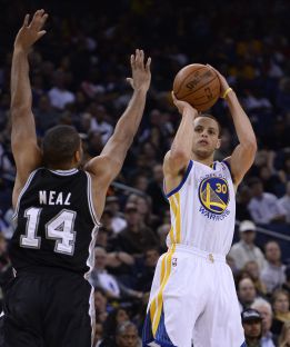 Curry y los Warriors también se exhibieron ante los Spurs