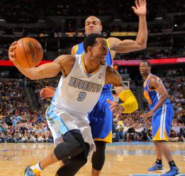 Andre Iguodala, Lawson y Faried dan confianza a los Nuggets