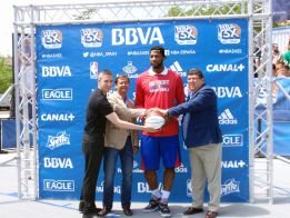 Inaugurado el NBA3X de BBVA en Granada con Andre Drummond