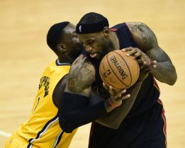 LeBron y Wade acaban con Indiana en el último cuarto