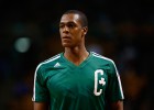 ¿Se fracturó realmente Rajon Rondo la mano en la ducha?