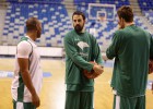 El Unicaja sigue líder tras doblegar al Baskonia