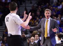 Los problemas de Kerr por dejar a Stephen Curry en el banquillo