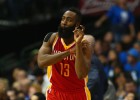 Harden (42) resiste a los 68 puntos de Ellis y Nowitzki