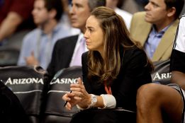 Histórico: Becky Hammon dirigirá a los Spurs en Las Vegas