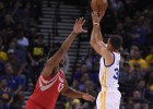 Stephen Curry sigue en forma: 19 puntos en 16 minutos