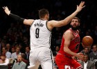 Mirotic (18) y Pau Gasol (16) tampoco frenan en Brooklyn