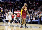 Un colosal LeBron (37) no es suficiente en la casa de Davis