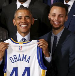 Obama y Curry, durante la recepción en la Casa Blanca a los Warriors campeones.