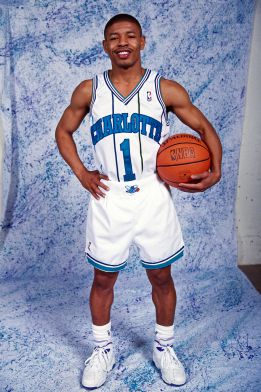 Muggsy Bogues, en una imagen de archivo, cuando era jugador de los Charlotte Hornets.