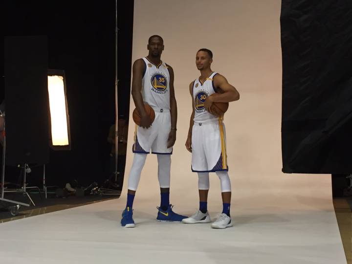 Durant y Curry posan por primera vez con los Warriors