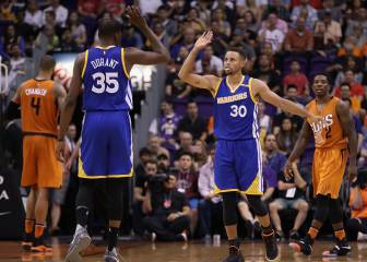 Curry y Durant (65 puntos) rescatan a unos flojos Warriors