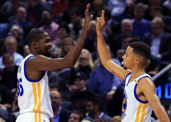 Curry y Durant meten 65 puntos y se imponen a DeRozan (34)