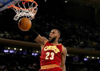 LeBron pasea a sus Cavs por 'La Meca' en el peor día de Carmelo