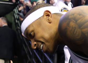 Isaiah Thomas (52) supera a Bird: 29 puntos en cuarto final