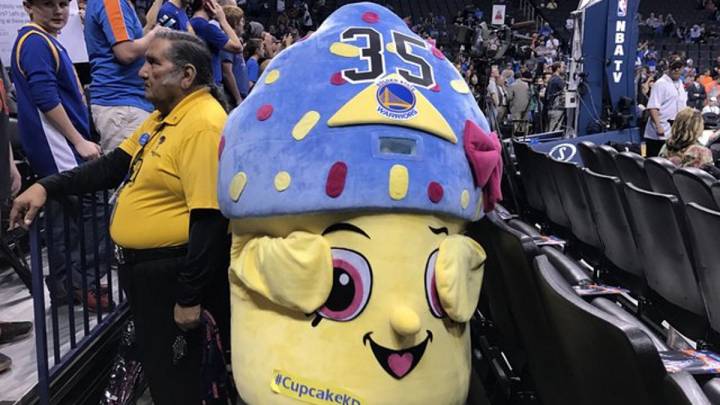 Un cupcake, la nueva 'mascota' de los Thunder en su regreso a Oklahoma City.