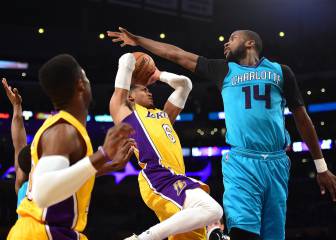 Randle y Russell no salvan a los Lakers ante Kemba Walker