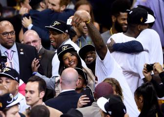 LeBron pide disculpas a su mujer