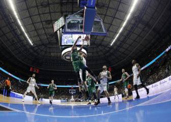 El Unicaja, jugando a medio gas, supera al Joventut