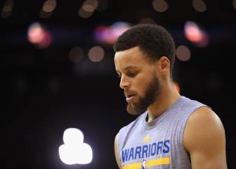 Stephen Curry cobra menos que todo el quinteto de los Cavs