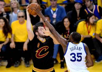 Durant está dominando la serie en los dos lados de la cancha