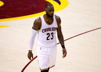 LeBron volvió a Cleveland en contra de su mujer y su madre