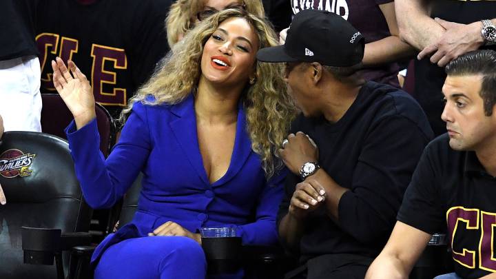 Beyonce, junto a su marido Jay Z, durante el sexto partido de las Finales de 2016 entre Cleveland Cavaliers y Golden State Warriors.