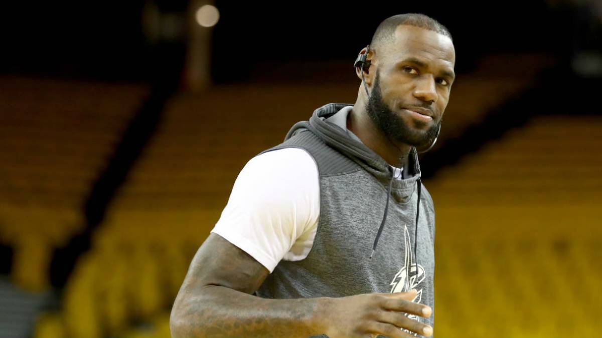 ¿LeBron 100% fuera de los Cavs? Su entorno niega los rumores