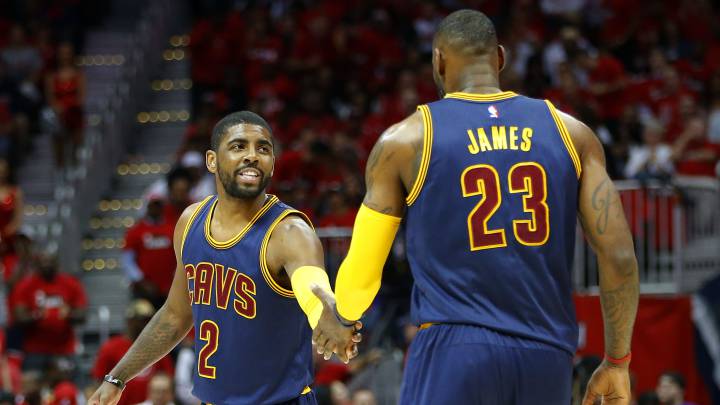 Kyrie Irving y LeBron James.