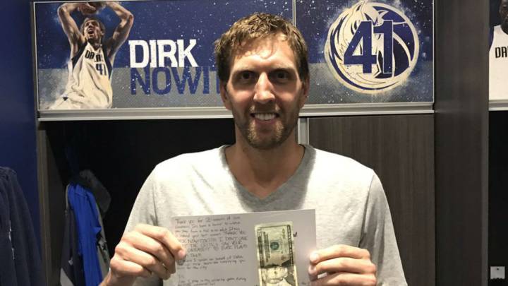 Un fan le da 20 dólares a Dirk Nowitzki: "¡Pago yo la comida!"