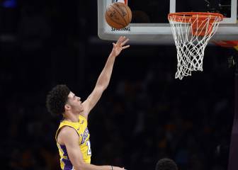 Los Lakers baten a unos Pistons que nunca salieron del hotel