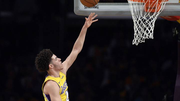 Los Lakers baten a unos Pistons que nunca salieron del hotel