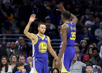 Curry (35) explota en un tercer cuarto devastador (47-15) y acaba con la fiesta de El Proceso