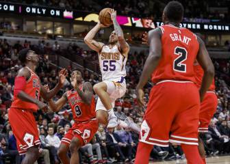 Mike James, pionero: pasa de contrato dual a estándar