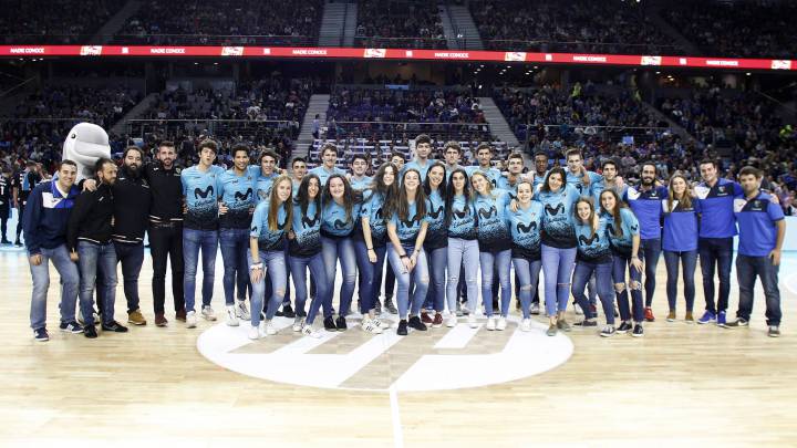 Los jugadores del júnior masculino y del femenino del Movistar Estudiantes son homenajeados en el WiZink Center tras conquistar el doblete en el campeonato de Madrid.