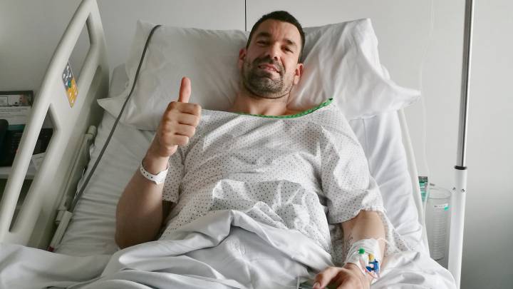 Rafa Martínez, intervenido de su rodilla a la espera de renovación