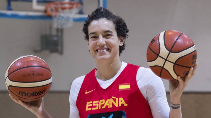 Laura Nicholls es la primera jugadora de la Selección española de baloncesto que proclama su homosexualidad.
