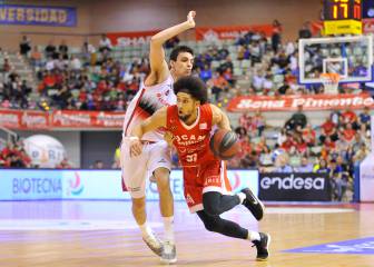 El UCAM sale del descenso con paliza y recital de Booker (38)