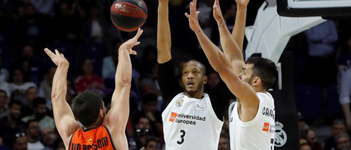 Randolph y Campazzo frenan a Van Rossom. 