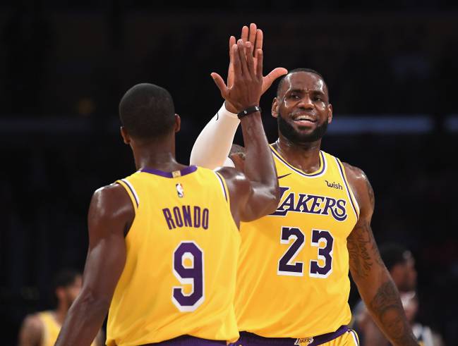 Rondo y LeBron, durante un partido