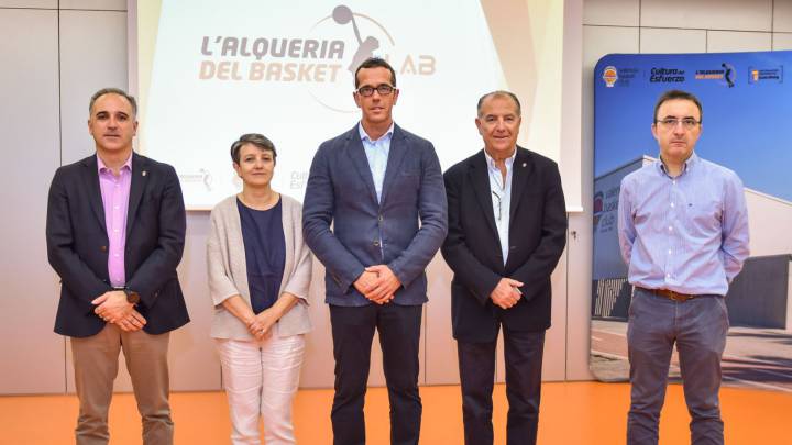Los representantes de L'Alqueria del Basket del Valencia Basket.