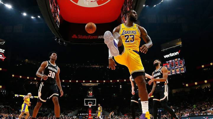 Los Lakers sufren pero mantienen viva la racha camino de la gloria