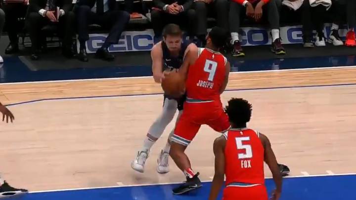 La canasta más inverosímil que ha metido Doncic: hasta la NBA se pregunta \