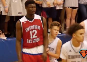 La reacción de Zion en un partido de Instituto ante un chico que mide la mitad que él...