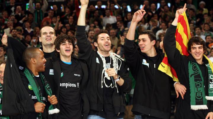 Mallet, Popovic, Ricky, Rudy, Franch y Pau Ribas celebran la Copa del Rey de 2008.