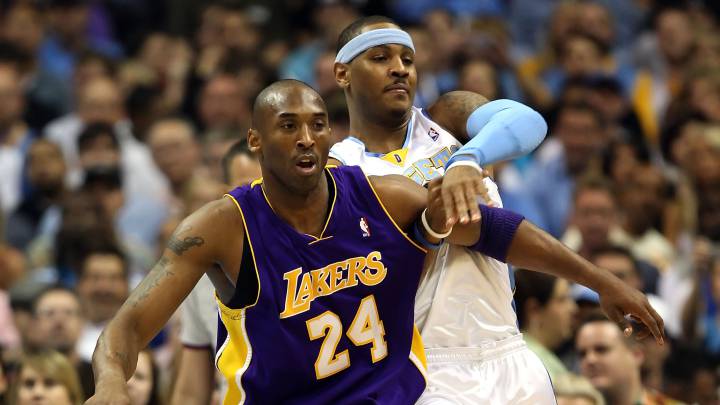 Kobe Bryant y Carmelo Anthony pelean por la posición durante las finales de la Conferencia Oeste del año 2009