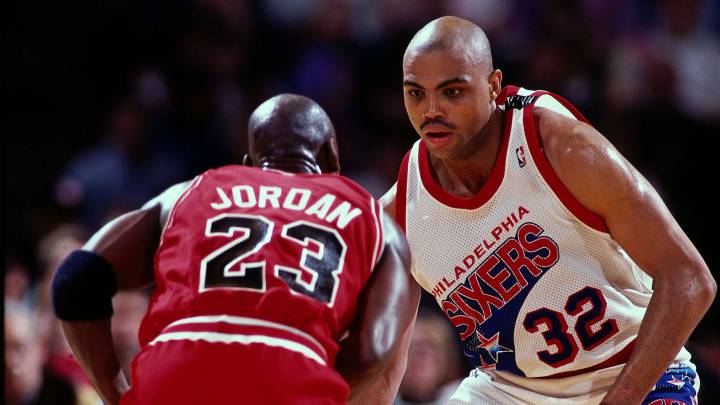 Michael Jordan y Charles Barkley, durante un partido de la NBA entre Chicago Bulls y Phoenix Suns