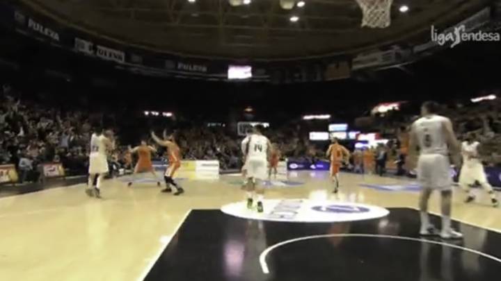 La \'mandarina\' de Llull que silenció Valencia: mejor canasta de la década en la Liga Endesa